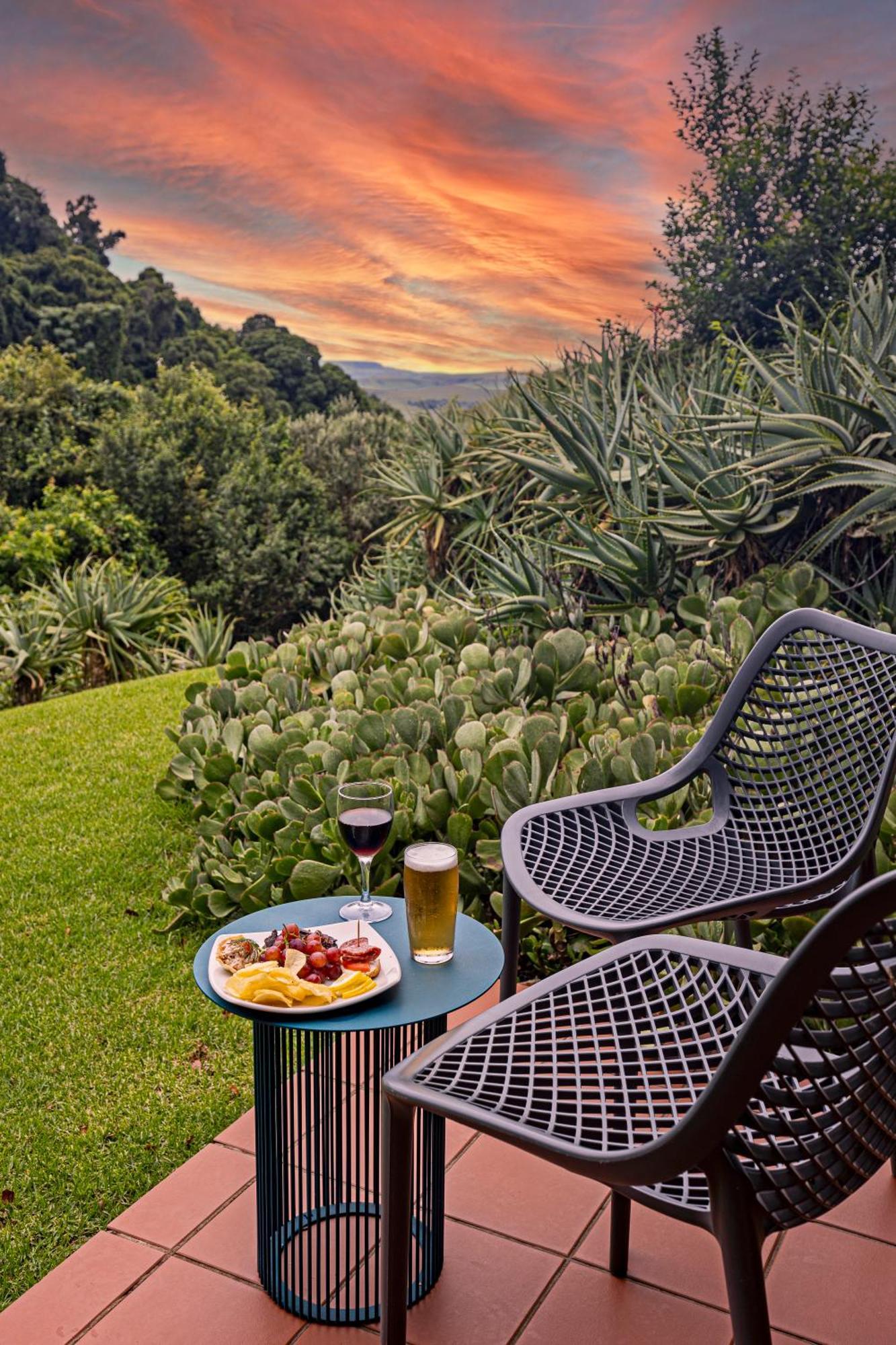 Cavern Resort & Spa Bergville Esterno foto